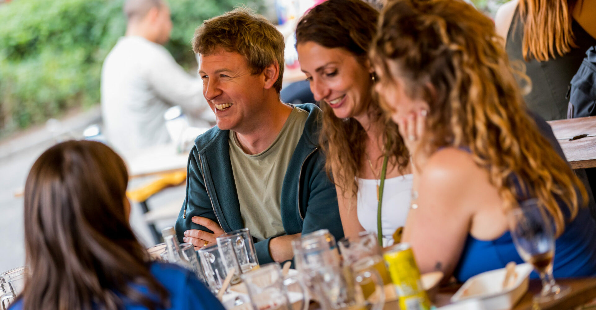 creative-spaces-coworking-community-friends-networking