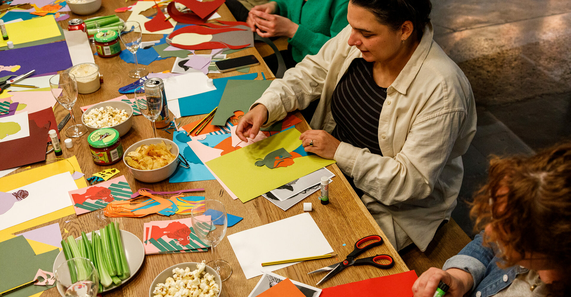 creative-coworking-spaces-Bristol-Cigar-Factory-Southville-gather-round